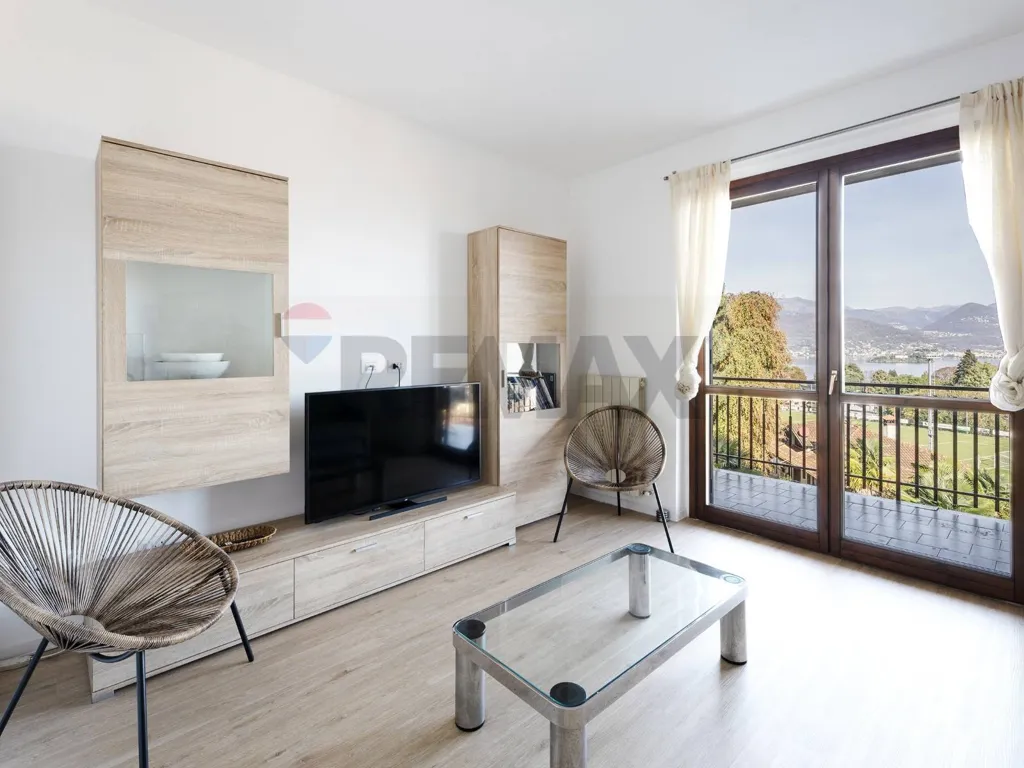 Séjour - Apartment with Lake View in Stresa