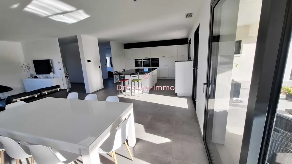 Salle à manger - Villa Contemporaine avec Terrasse à Casteljaloux