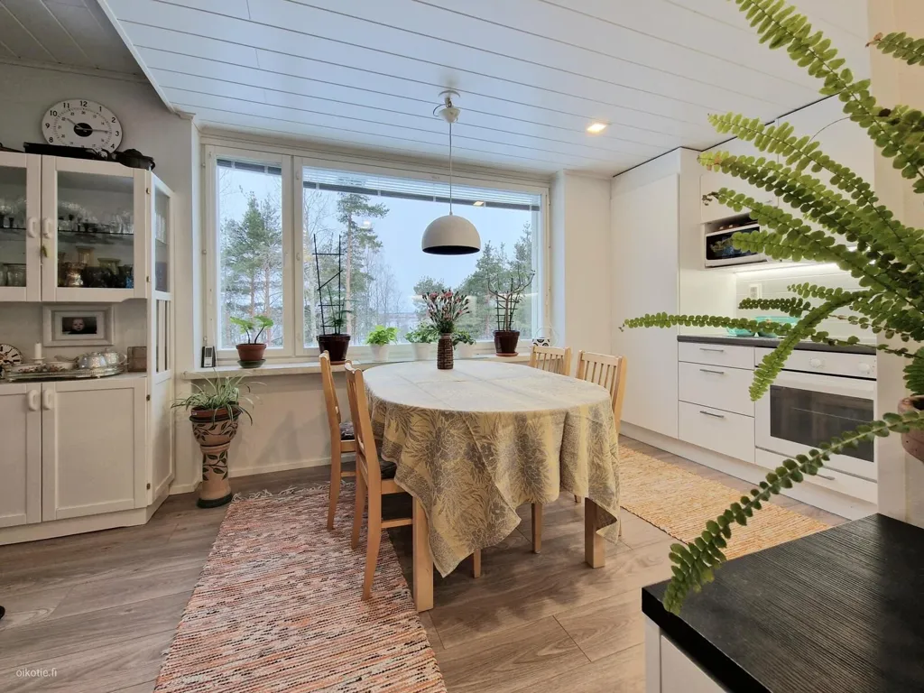 Söögituba - Renovated Studio with Saimaa View in Kahilanniemi
