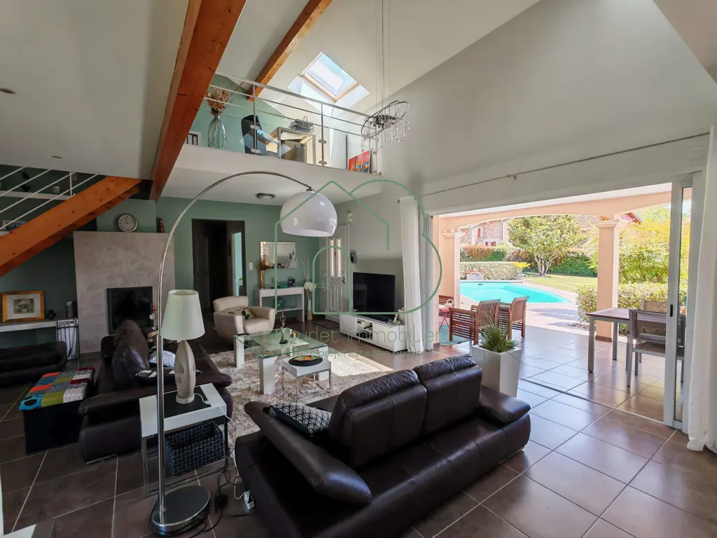 Séjour - Maison Contemporaine avec Piscine à Flagnac