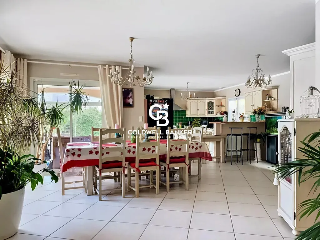 Salle à manger - Villa avec Piscine et Jardin à Talmont-Saint-Hilaire
