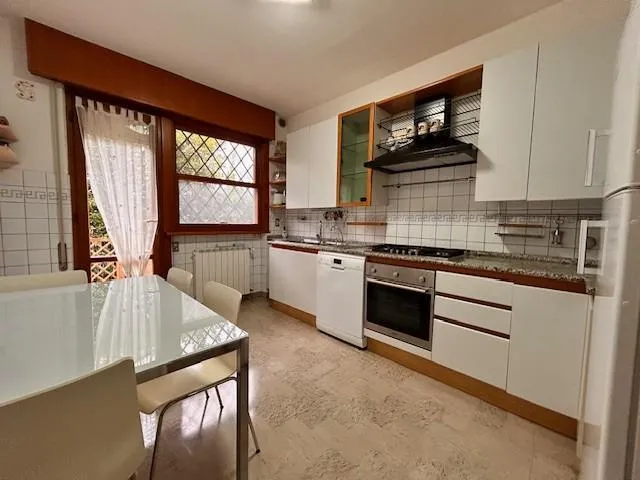 Cuisine - Villa with Garden in Forte Dei Marmi Centre