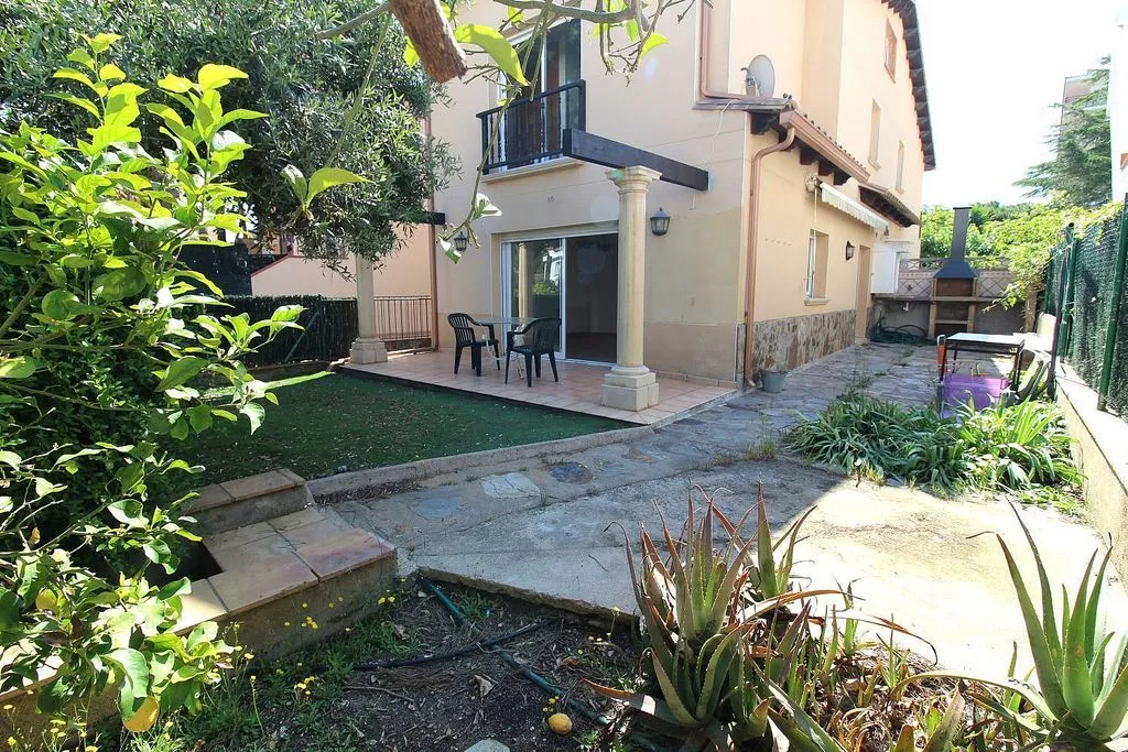 Jardin - Terraced House with Balcony in S'Agaró