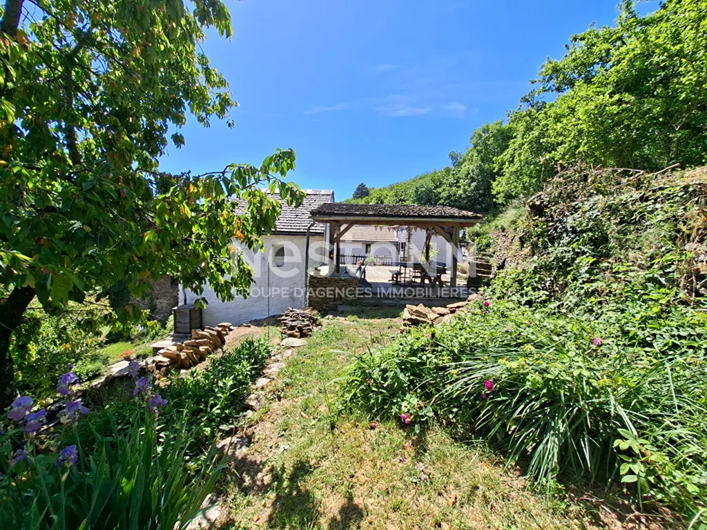Giardino - Stone House with Garden in Quiet Hamlet