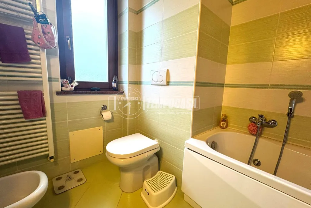 Vannitoad - Modern Apartment with Triple Aspect View in Givoletto
