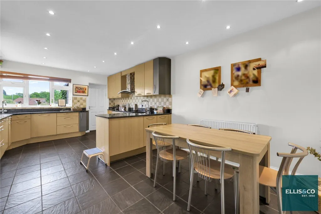 Kitchen - 6-bedroom house in Barnet