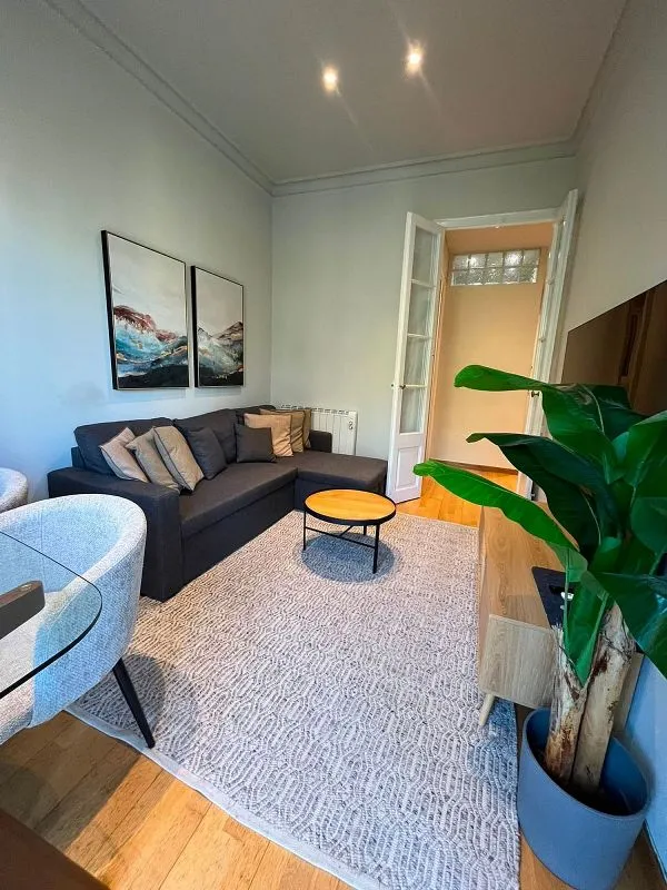 Elutuba - Furnished Flat with Balcony in La Dreta de l'Eixample