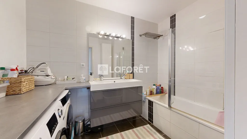 Bathrooms - 4-Piece Apartment with South Terrace in Strasbourg