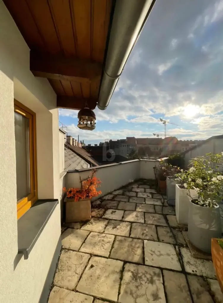Terrasse - Penthouse with Balcony in 17th District
