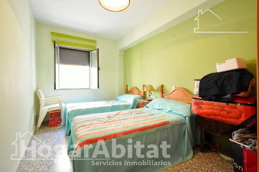 Magamistoad - Spacious Flat with Balcony in Oliva