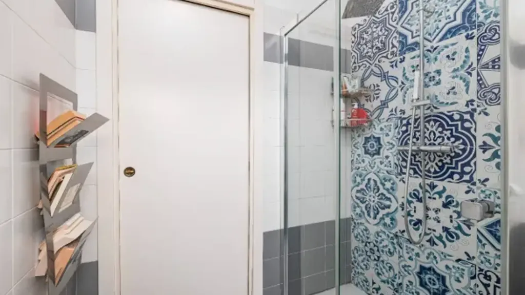 Bathrooms - Duplex with Panoramic Terrace in San Donato Milanese