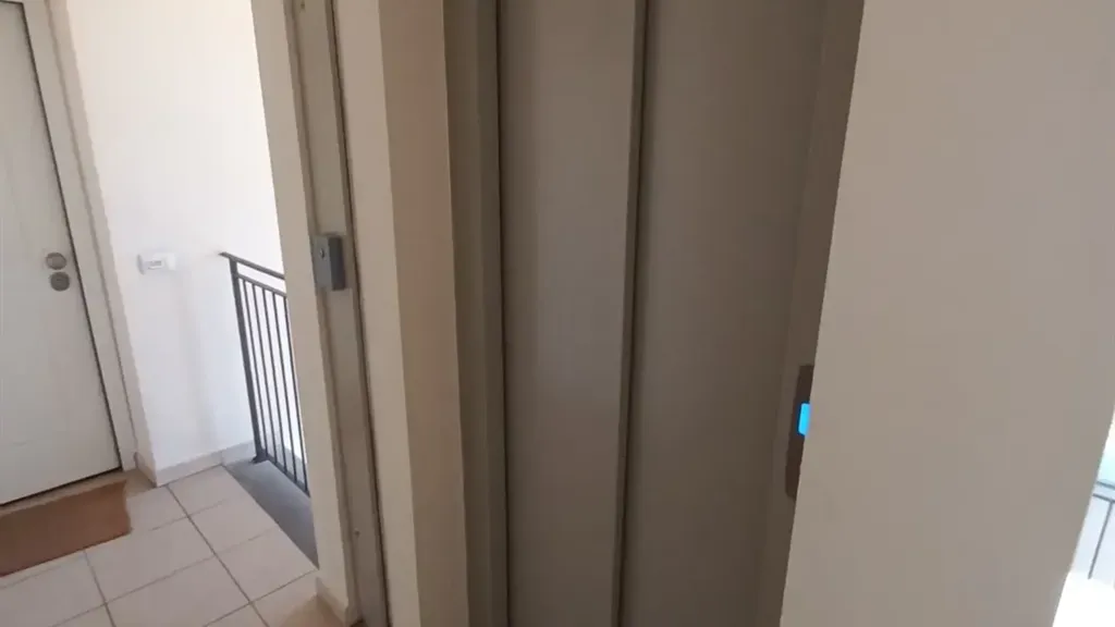 Esik - Modern Flat with Balcony in Florence