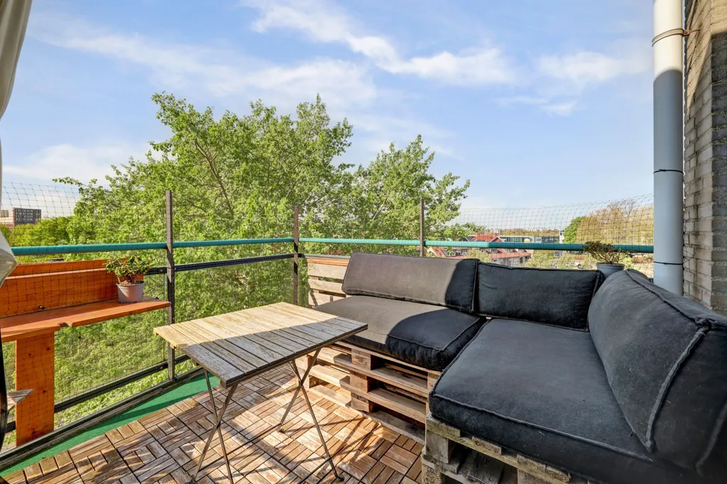 Balcone - Modernised 3-Bedroom Apartment with Balcony in Westerpark