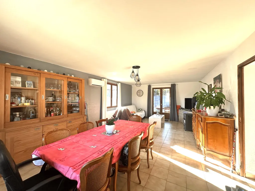 Söögituba - Detached House with Pool Potential in Suburban Area