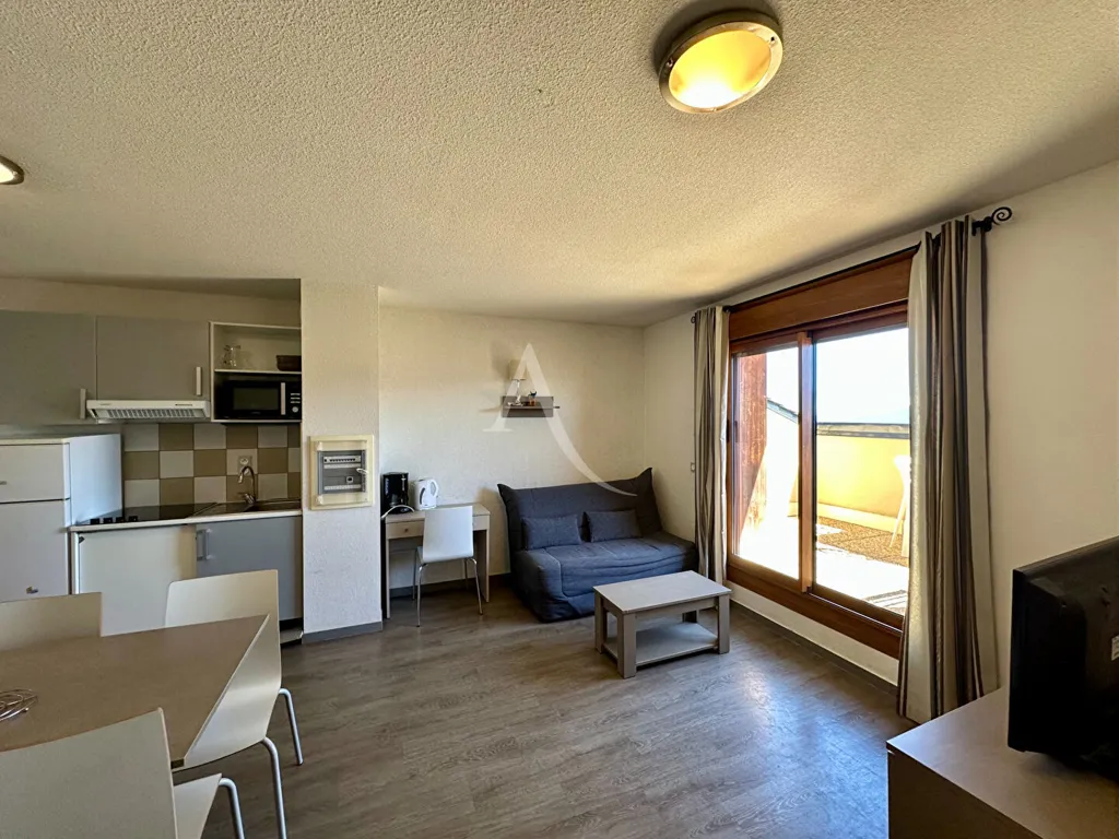 Séjour - Appartement 3 Pièces avec Vue Lac et Montagnes aux Angles