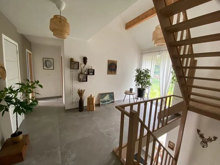 Hallway - 6-Bed House with Solar Panels in Green Setting