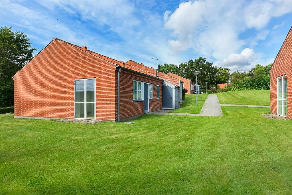 Aed - Two-Bedroom Apartment with Garden in Ørsted