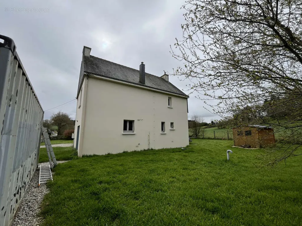 Extérieur - Maison avec Jardin et Garage à Melrand