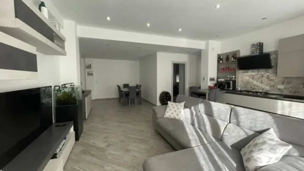 Elutuba - Rear-Facing Apartment with Balcony in Pegli, Genoa