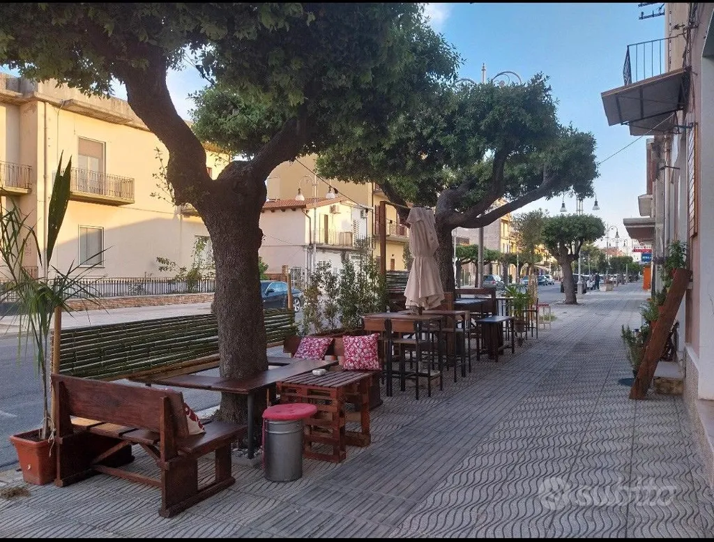 Café with Kitchen in Commercial Area