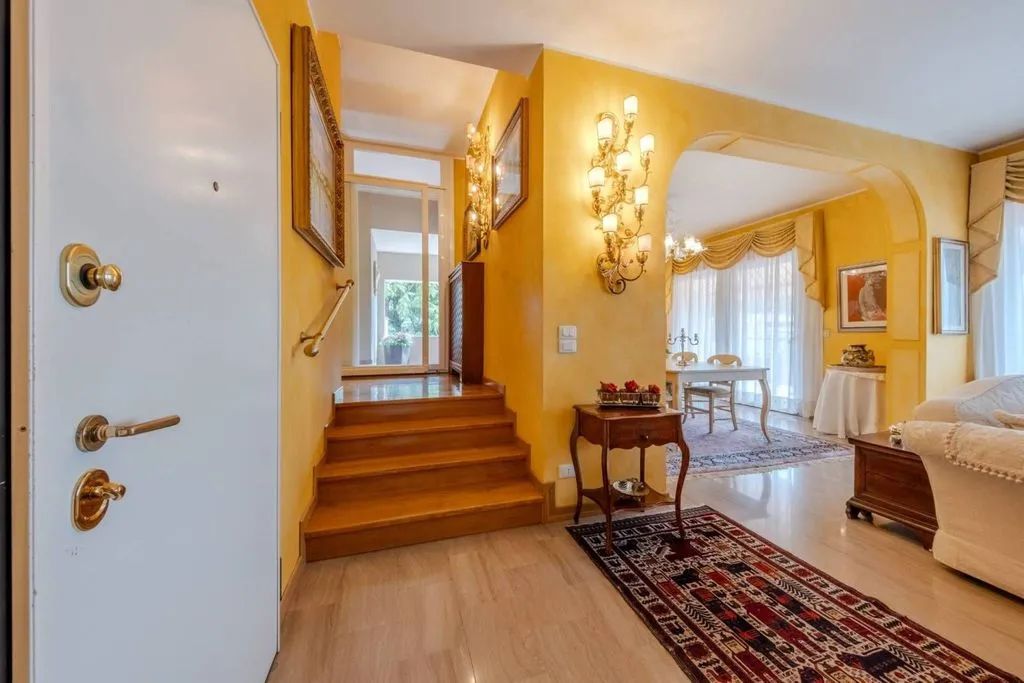 Esik - Luxury Penthouse with 4-Directional Views in Conegliano