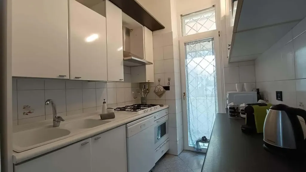 Köök - Bright 2-Bedroom Apartment in Rome