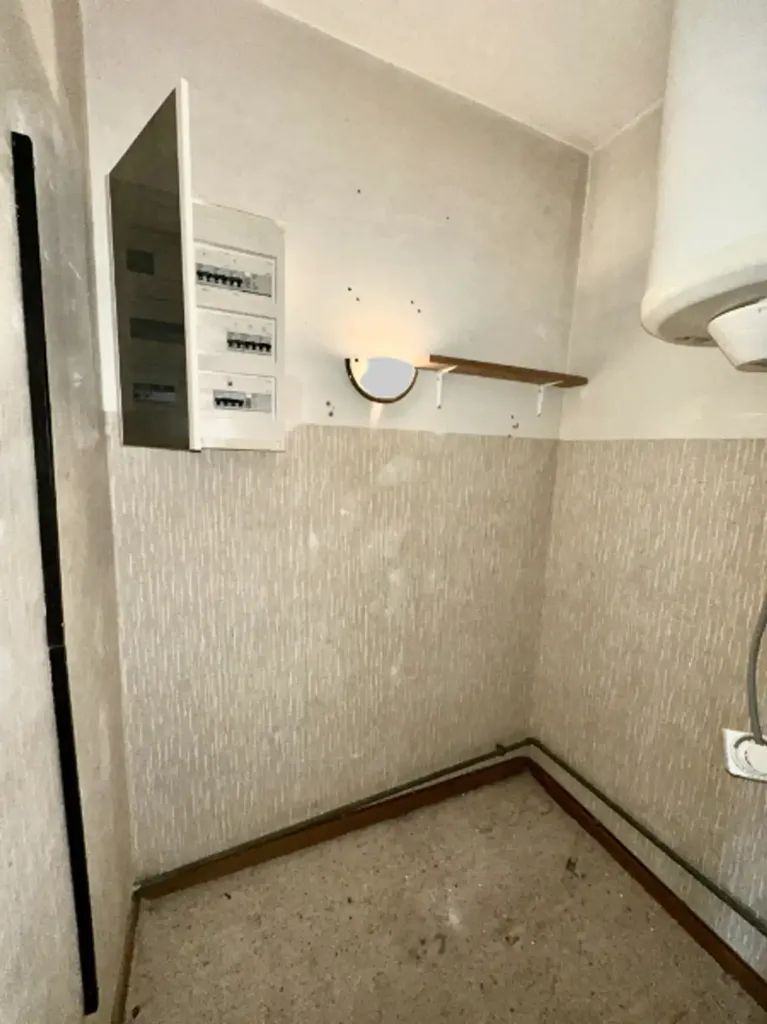 Buanderie - Appartement à Rénover avec Terrasse à Bruxelles