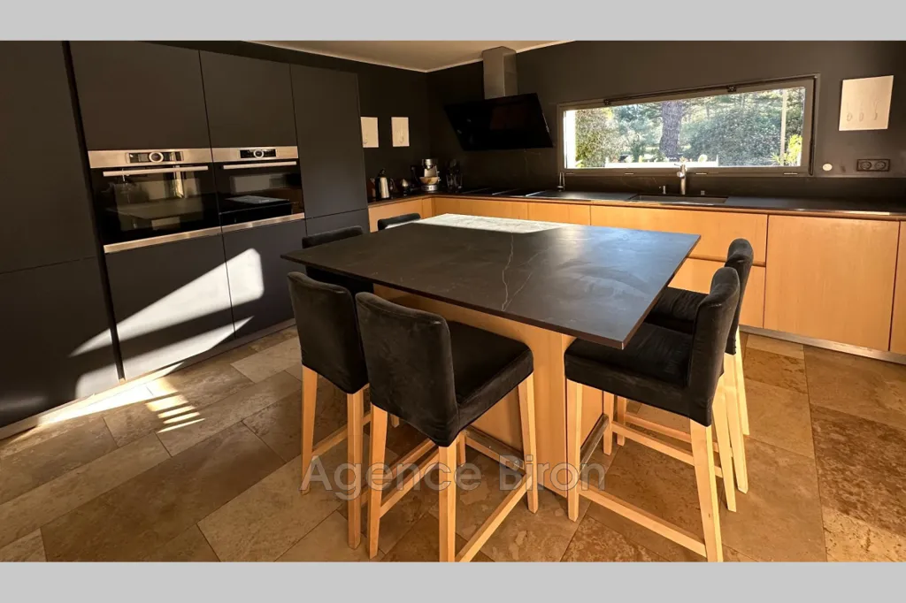 Cuisine - Villa Luxueuse avec Piscine à Puyricard