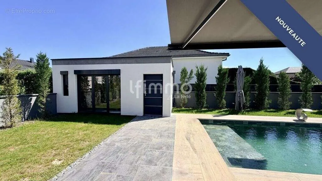 Piscine - Maison Moderne avec Piscine à Wittenheim