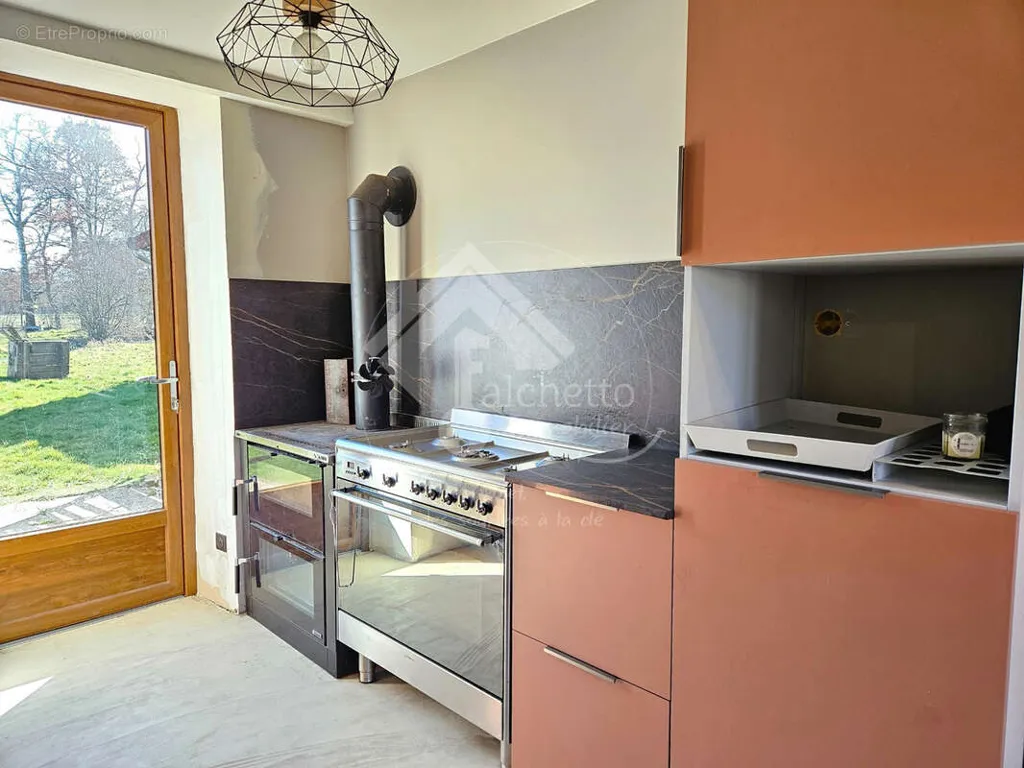 Cucina - Charming Mill House with Water Feature in Saint-Clément