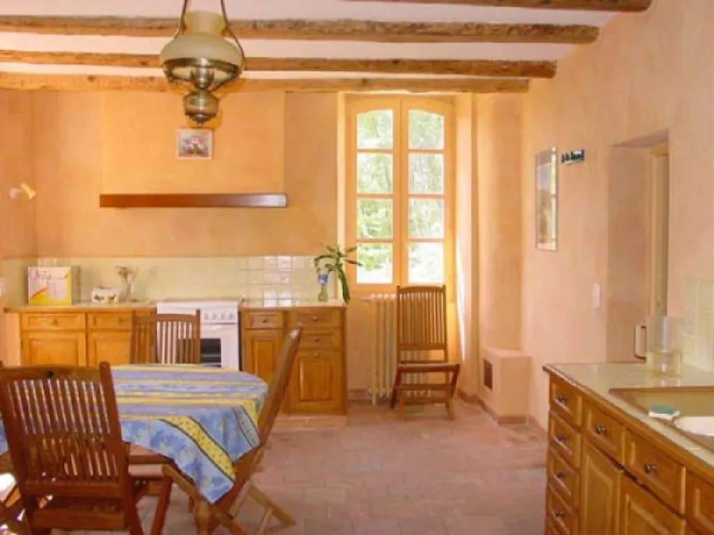 Cuisine - Mas du 18e avec 6 Appartements et Piscine à Alès