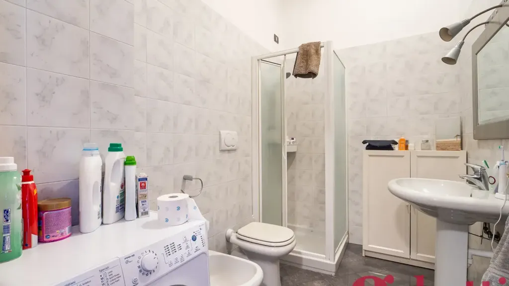 Salles de bain - Retrofitted Flat with Balcony in Città Studi, Milan