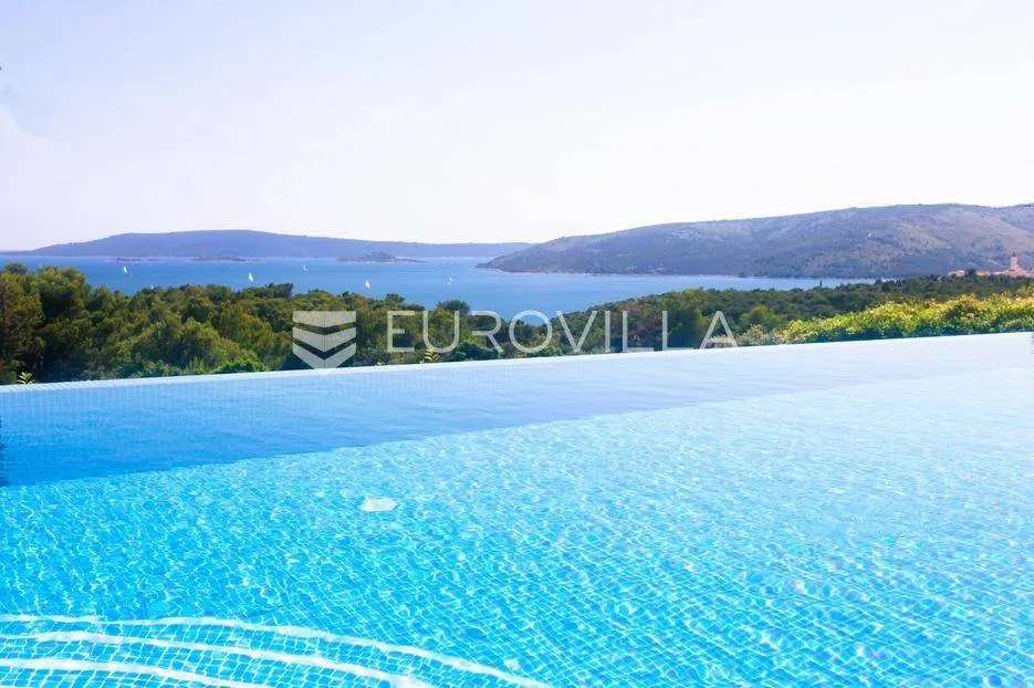 Piscine - Luxury Villa with Pool and Views in Seget, Trogir