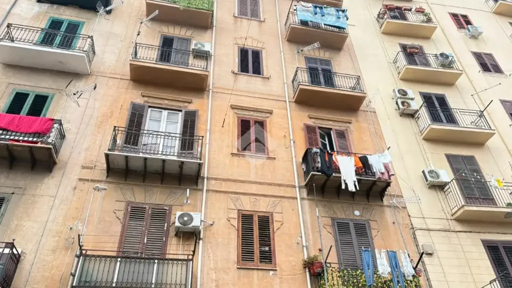 Välivaade - Two-Bedroom Apartment in Historic Building, Palermo