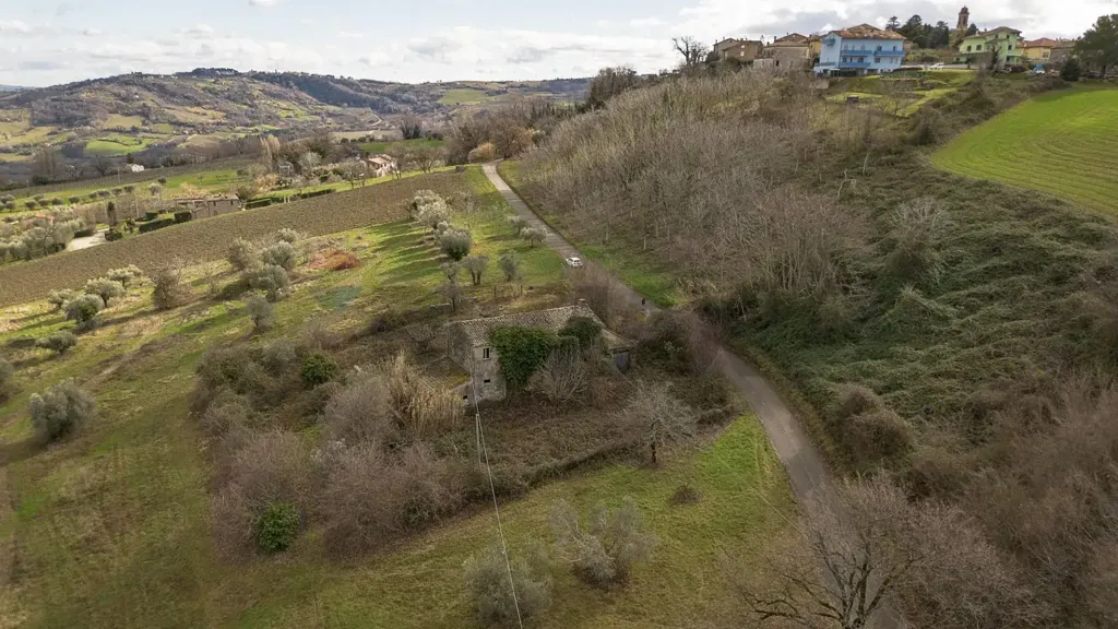 Vue aérienne - Rustic Stone Cottage with Panoramic Garden in Rosora