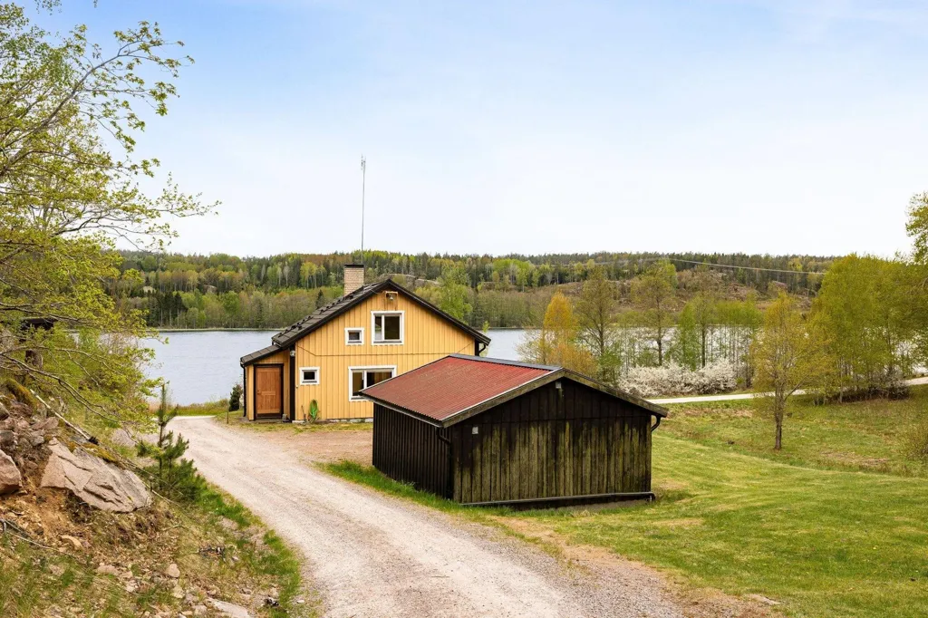 Välivaade - Farm with Water Access in Västervik