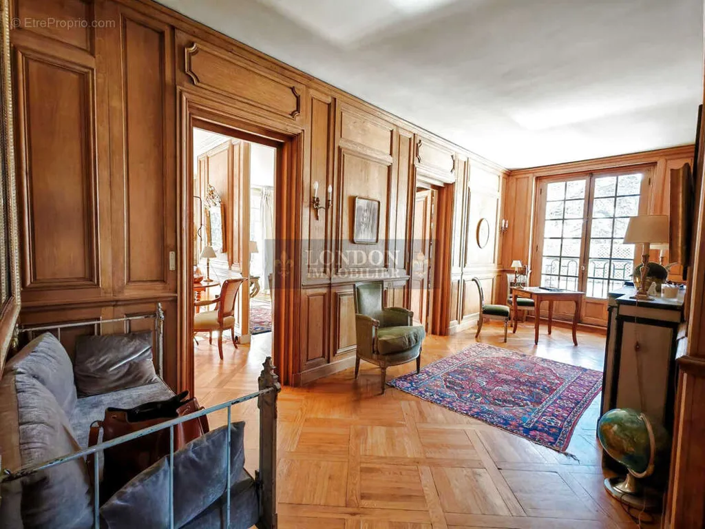 Séjour - Appartement Haut de Gamme avec Terrasse à Versailles