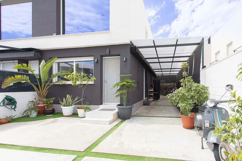 Giardino - Corner Semi-detached House with Pool in Gran Alacant