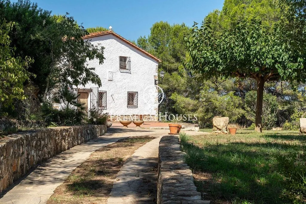 Välivaade - Luxury Farmhouse with Pool near Catllar