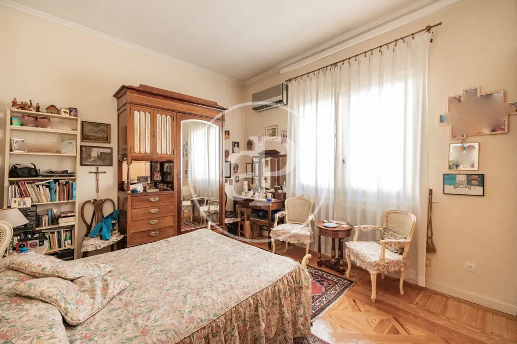 Chambres - Luxury Apartment with High Ceilings in Madrid