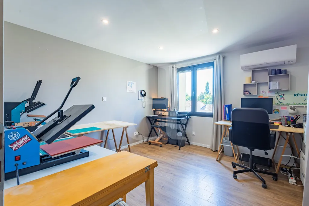 Studio - Charming Townhouse with South-Facing Terrace in Graveson