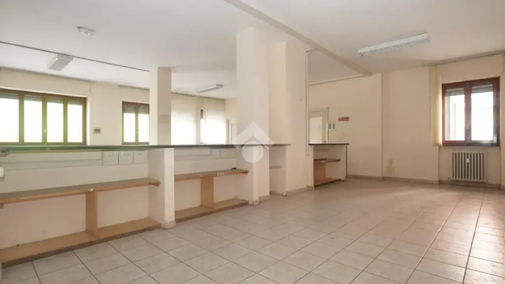 Pièces - Commercial Space with Central Location in Susa