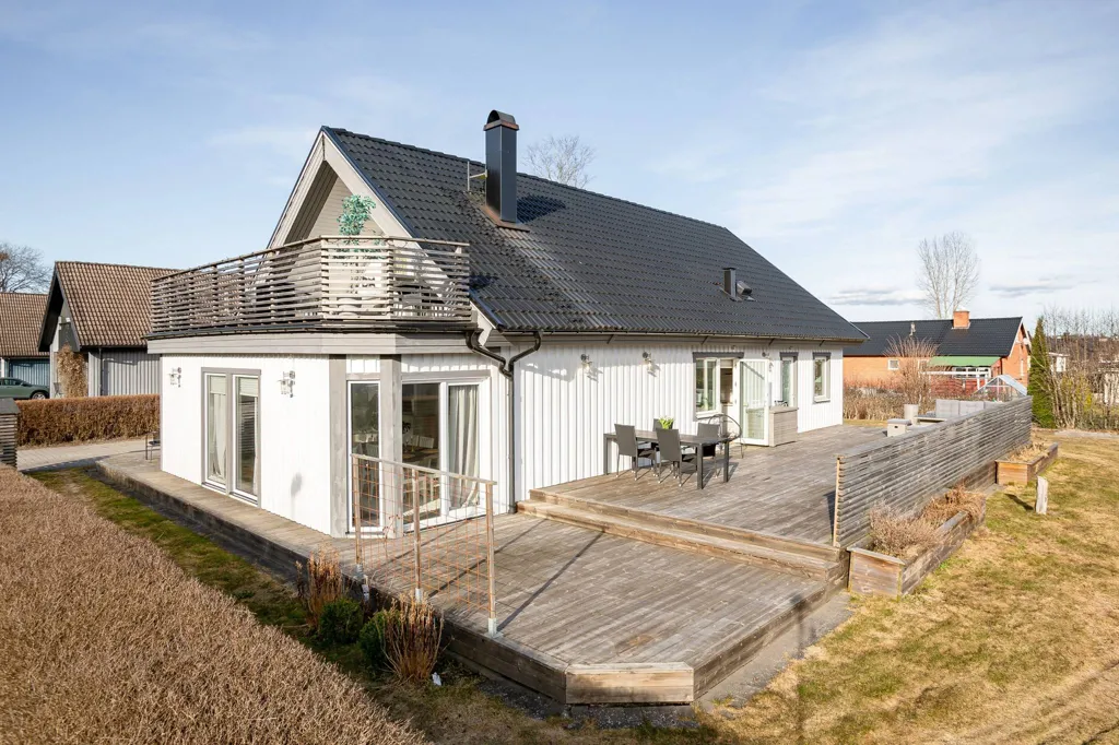 Extérieur - Two-Storey House with Balcony in Jönköping