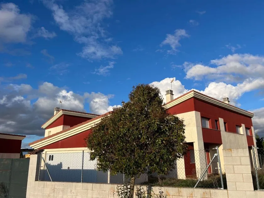 Exterior - Chalet with Garden near Avila