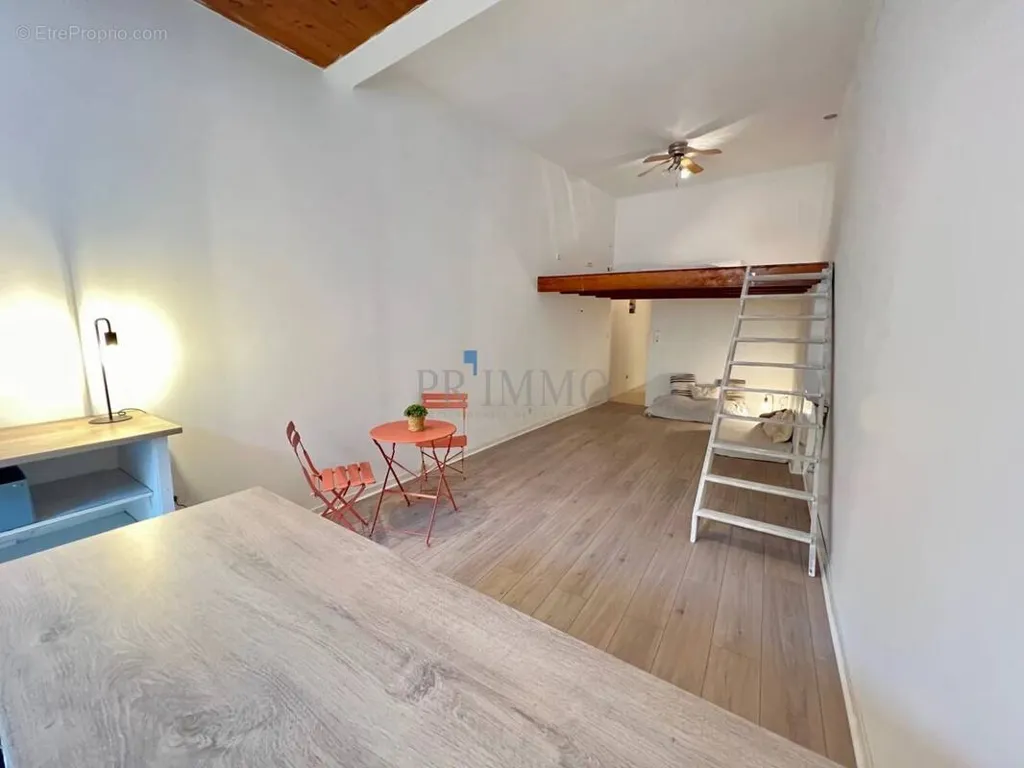 Séjour - Studio avec Mezzanine au Centre Historique de Fréjus