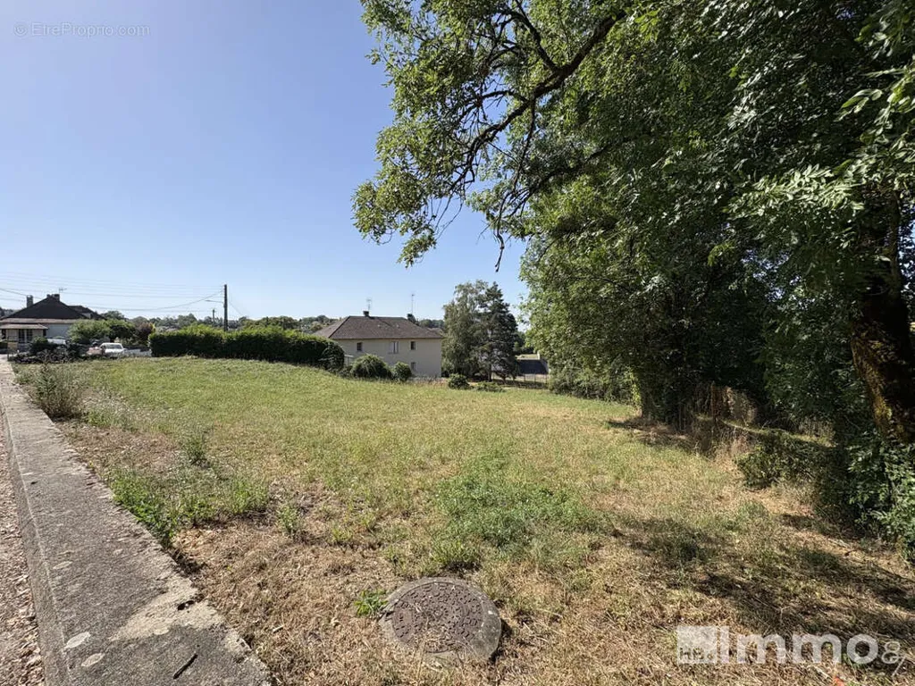Giardino - Constructible Plot with View in Thiviers