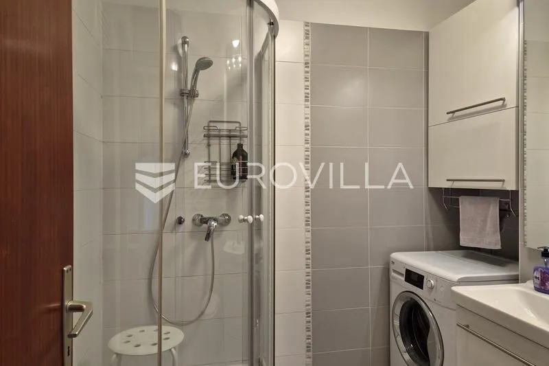 Vannitoad - Two-Bedroom Apartment with Lift in Dugave, Zagreb