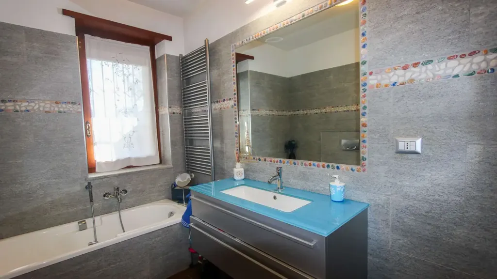 Bathrooms - Apartment with Private Garden in Moncalieri