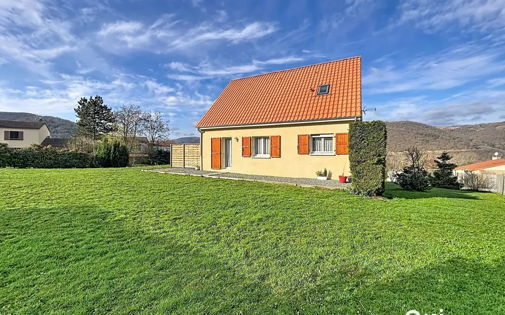 Jardin - Maison avec Vue Dégagée et Jardin à Massiac