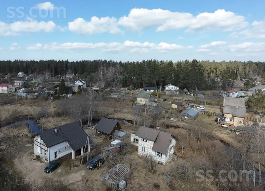 Vista aerea - Two-Storey House with River View in Garkalne